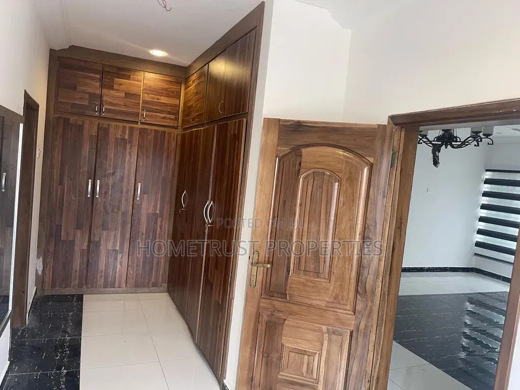 4bdrm Duplex in Kwabenya Acp for rent