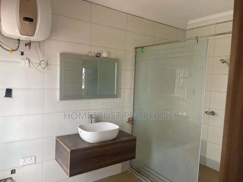 4bdrm Duplex in Kwabenya Acp for rent