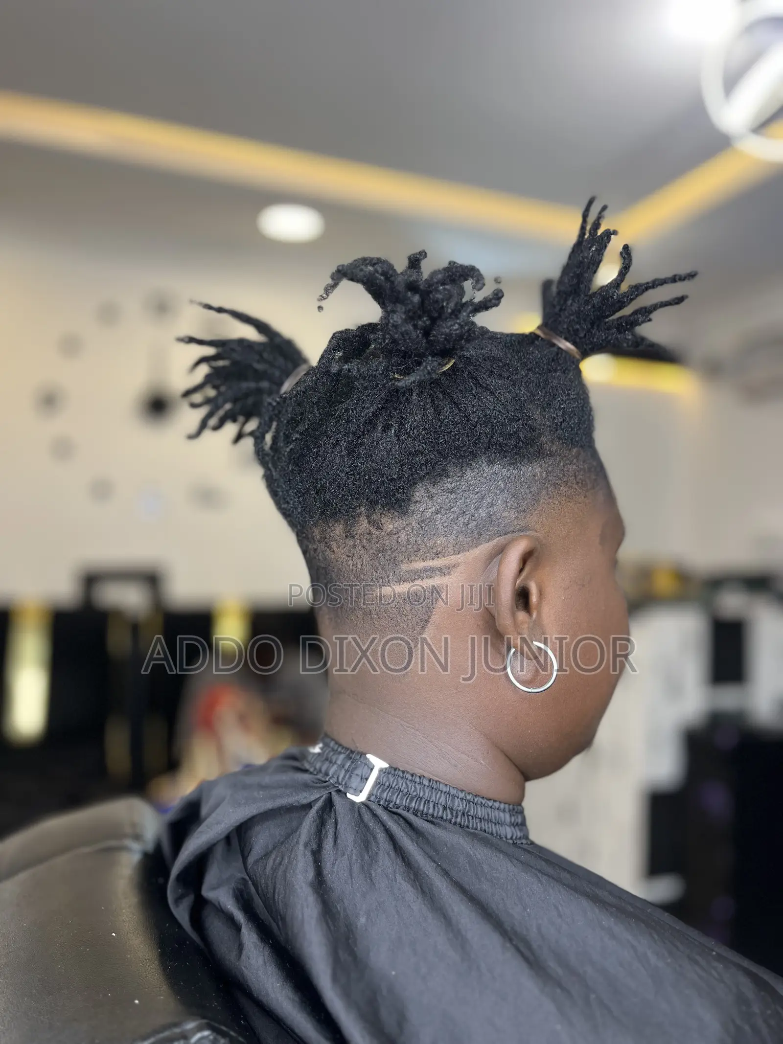 Unisex Saloon