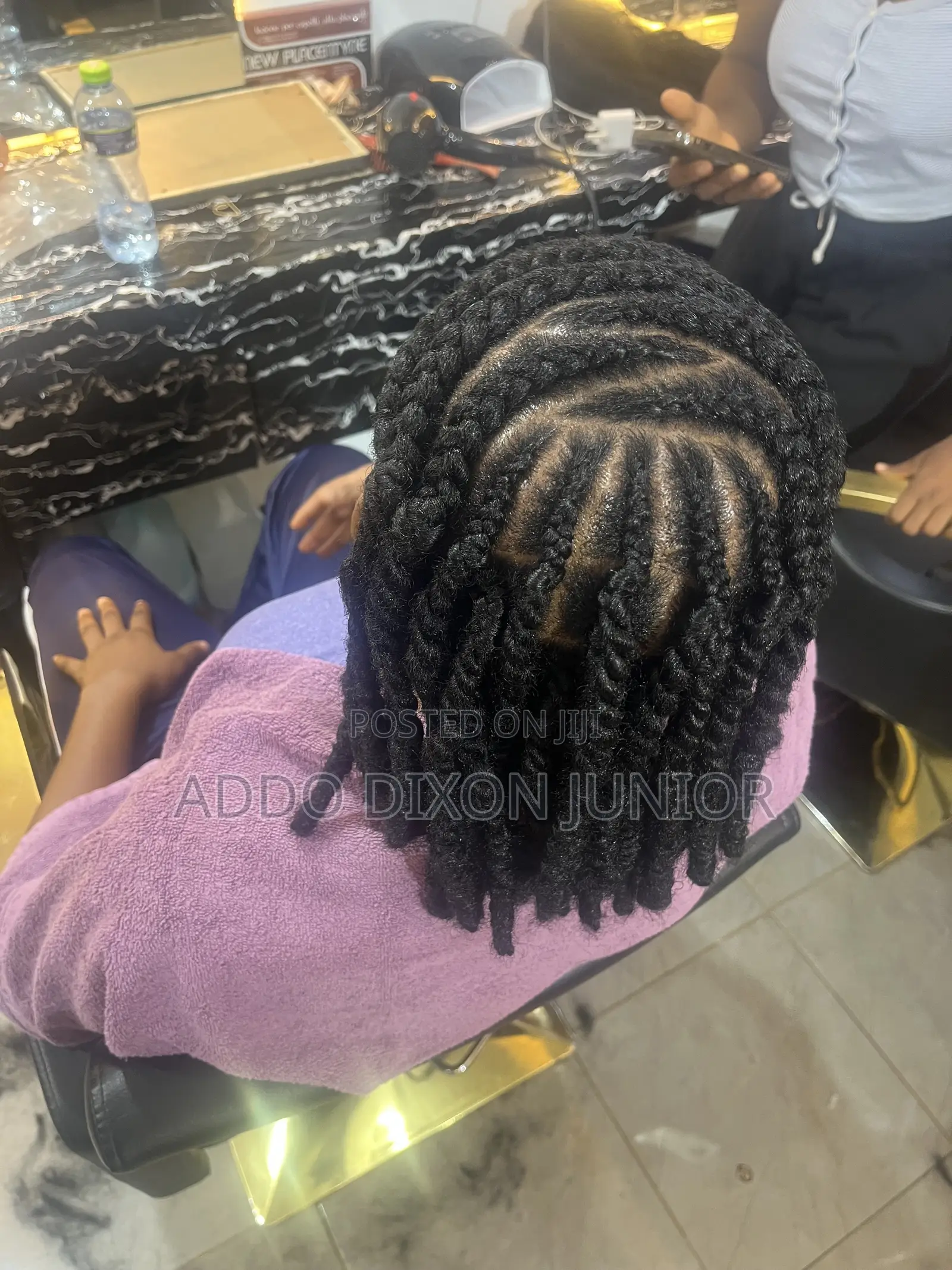 Unisex Saloon