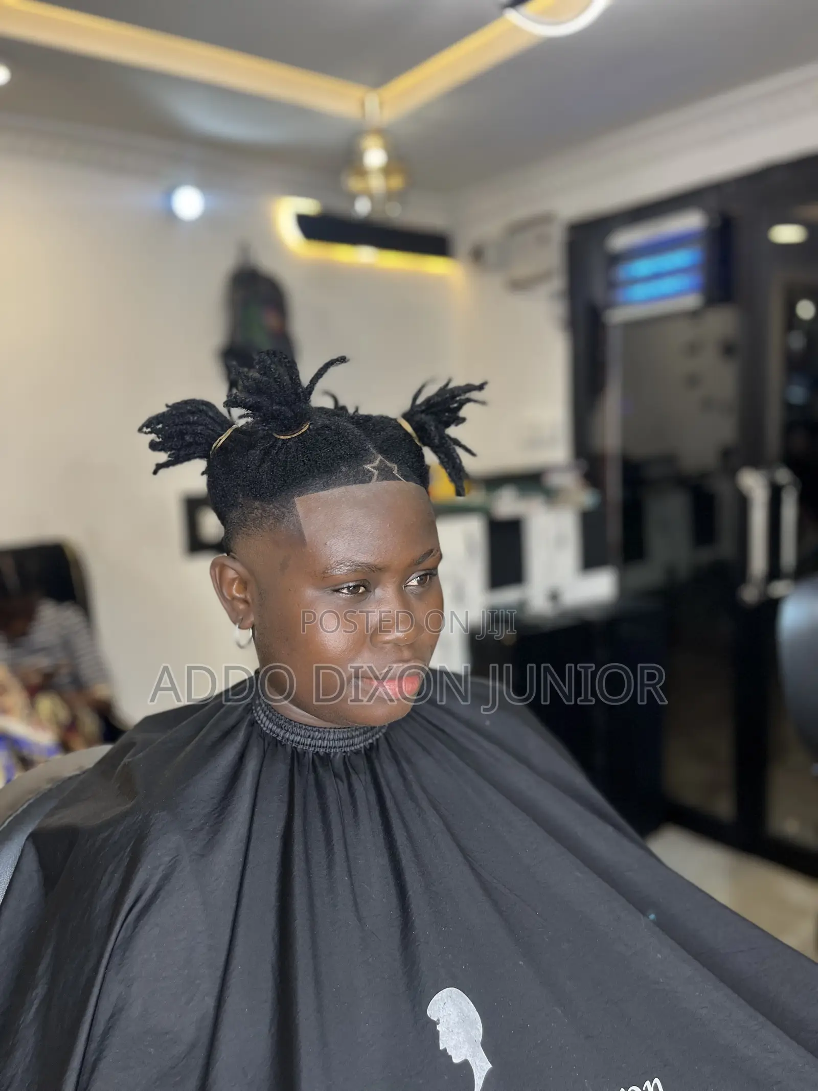 Unisex Saloon