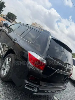Toyota Highlander SE 2012 Black