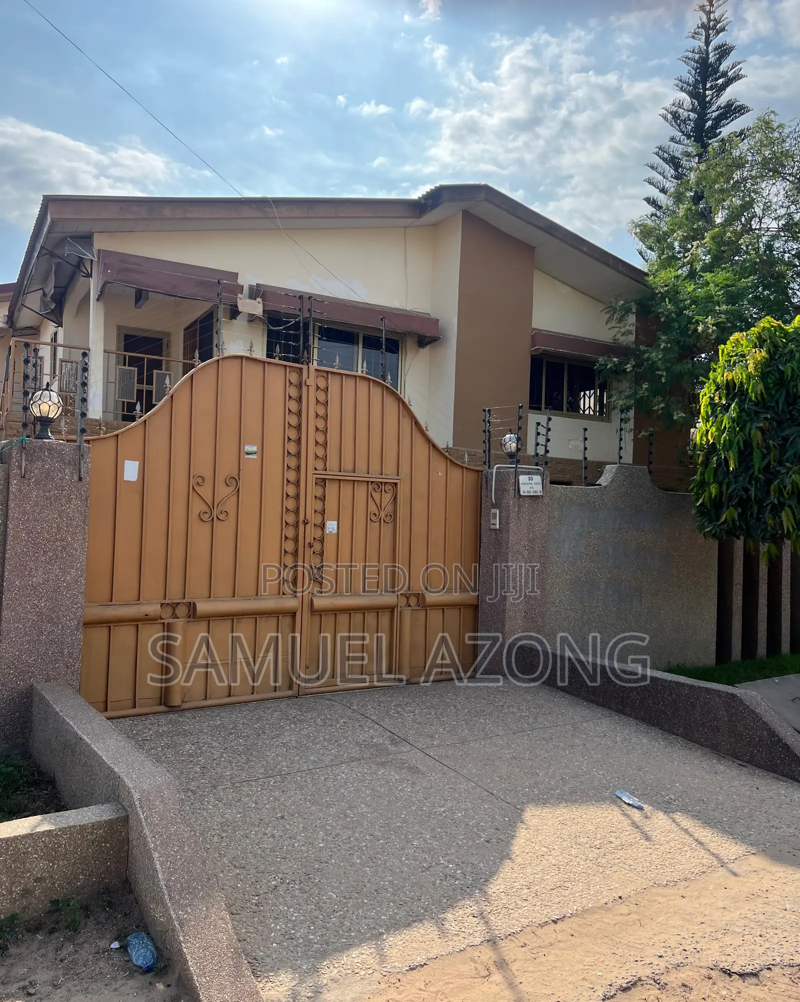 8bdrm House in Dansoman Estate, Round About for sale