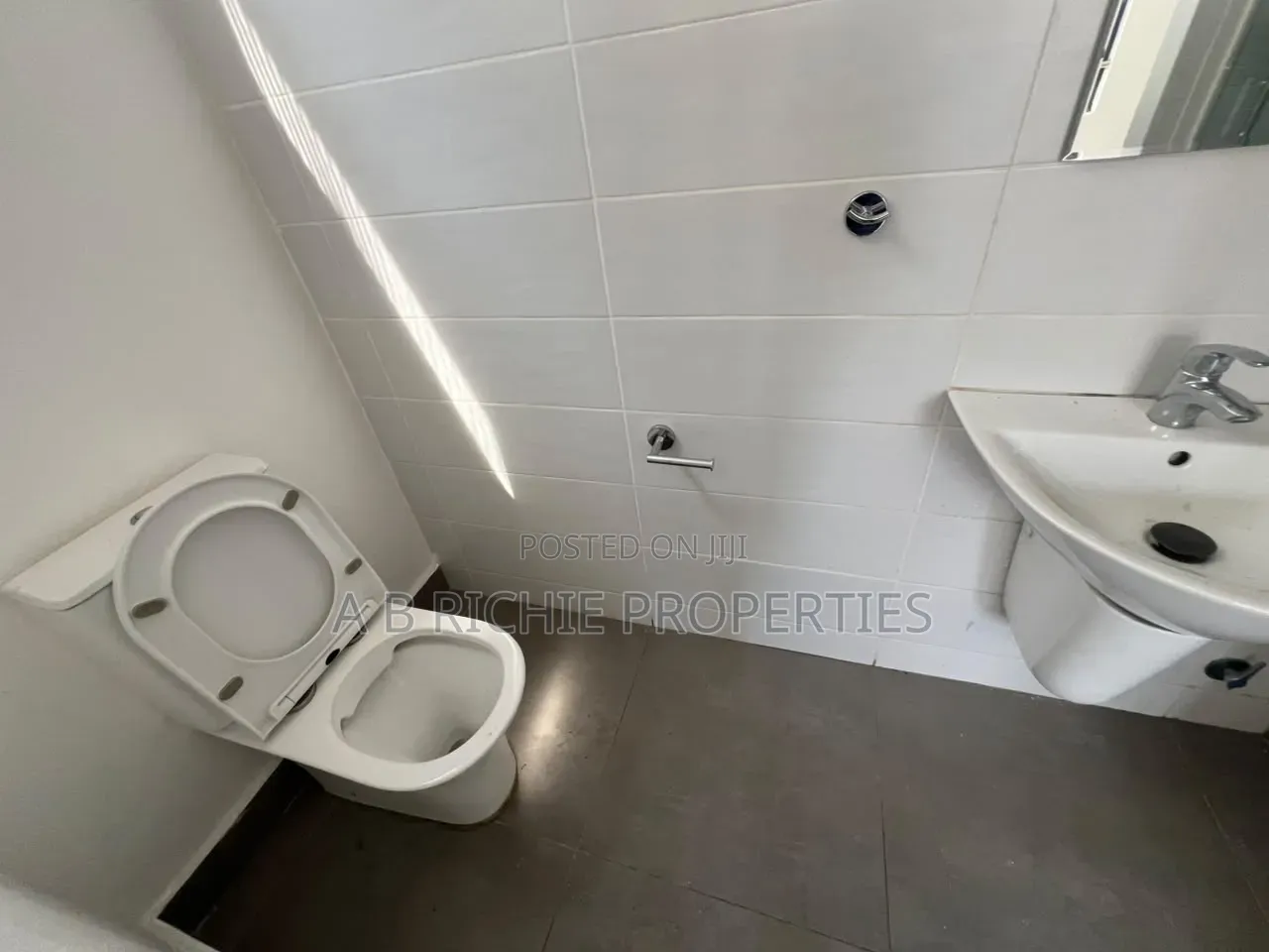 3bdrm Townhouse / Terrace in Tse-Addo, Tseaddo for rent