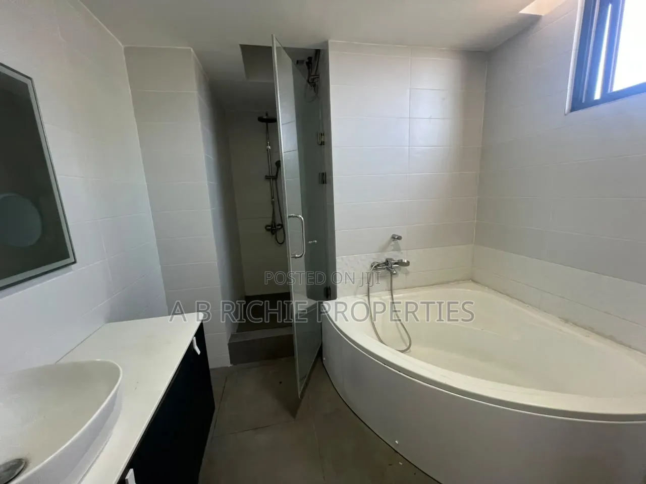 3bdrm Townhouse / Terrace in Tse-Addo, Tseaddo for rent