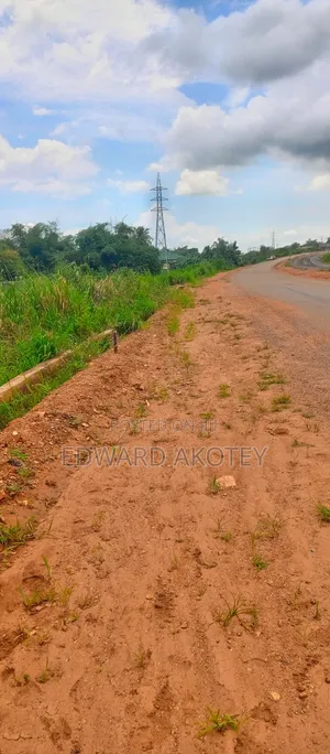 Land for at UHAS Roundabout (Etoé)