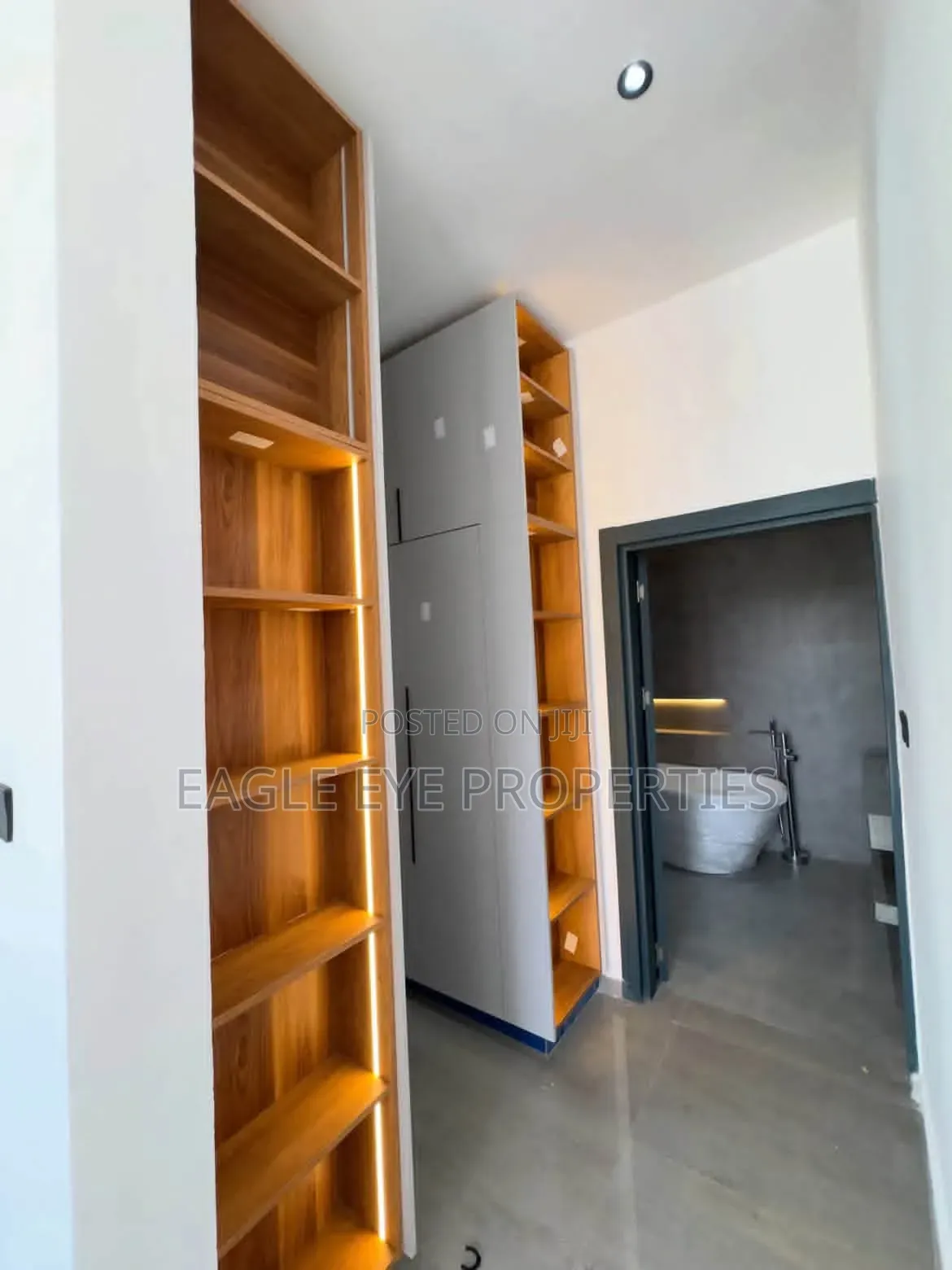 3bdrm House in Lake Side Estate for sale