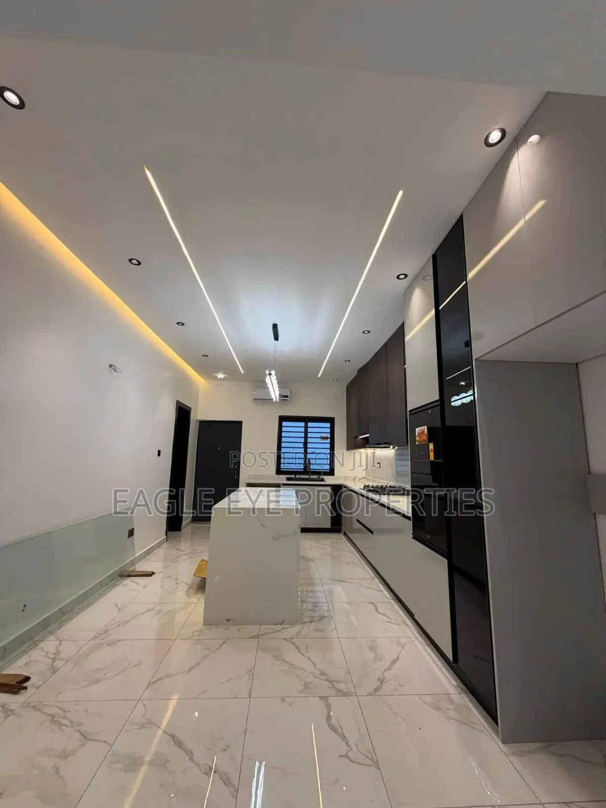 4bdrm House in Lake Side Estate for sale