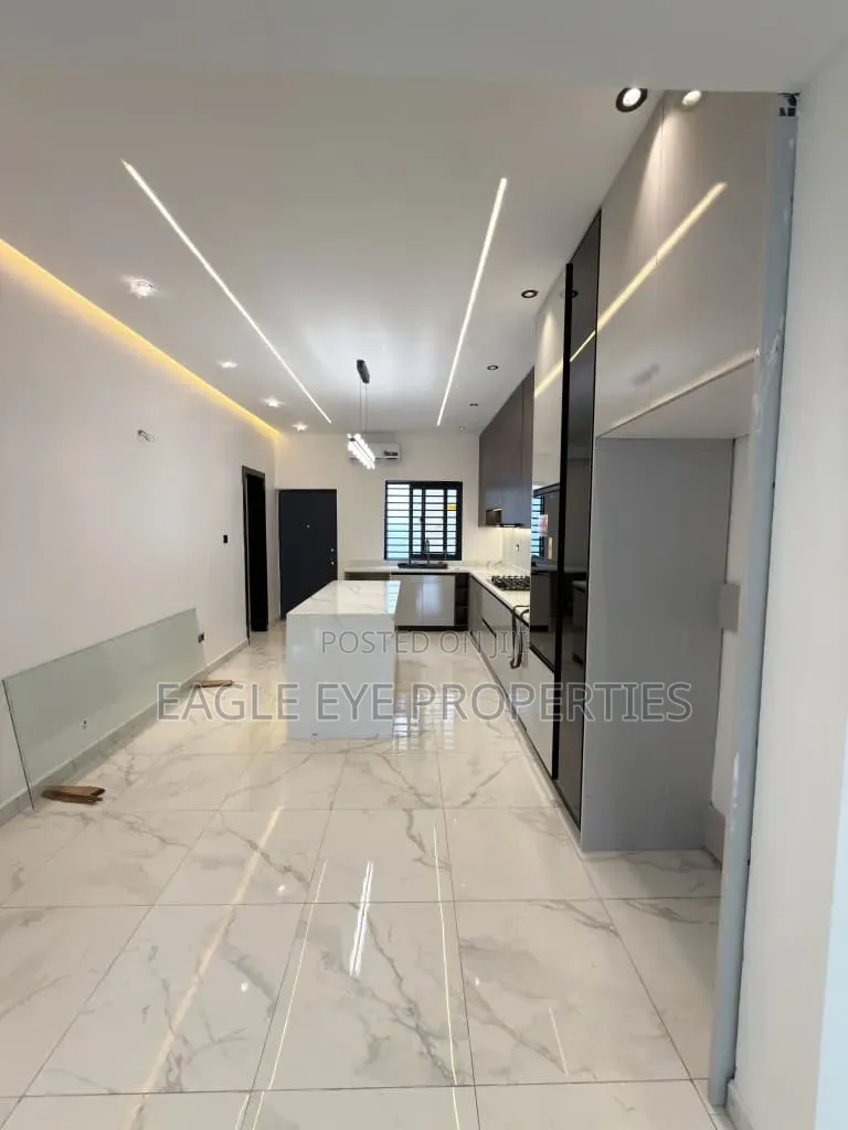 4bdrm House in Lake Side Estate for sale