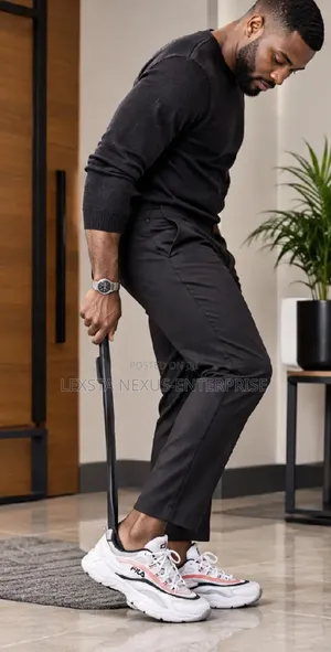 Long Shoe Horn/ Shoe Wearer