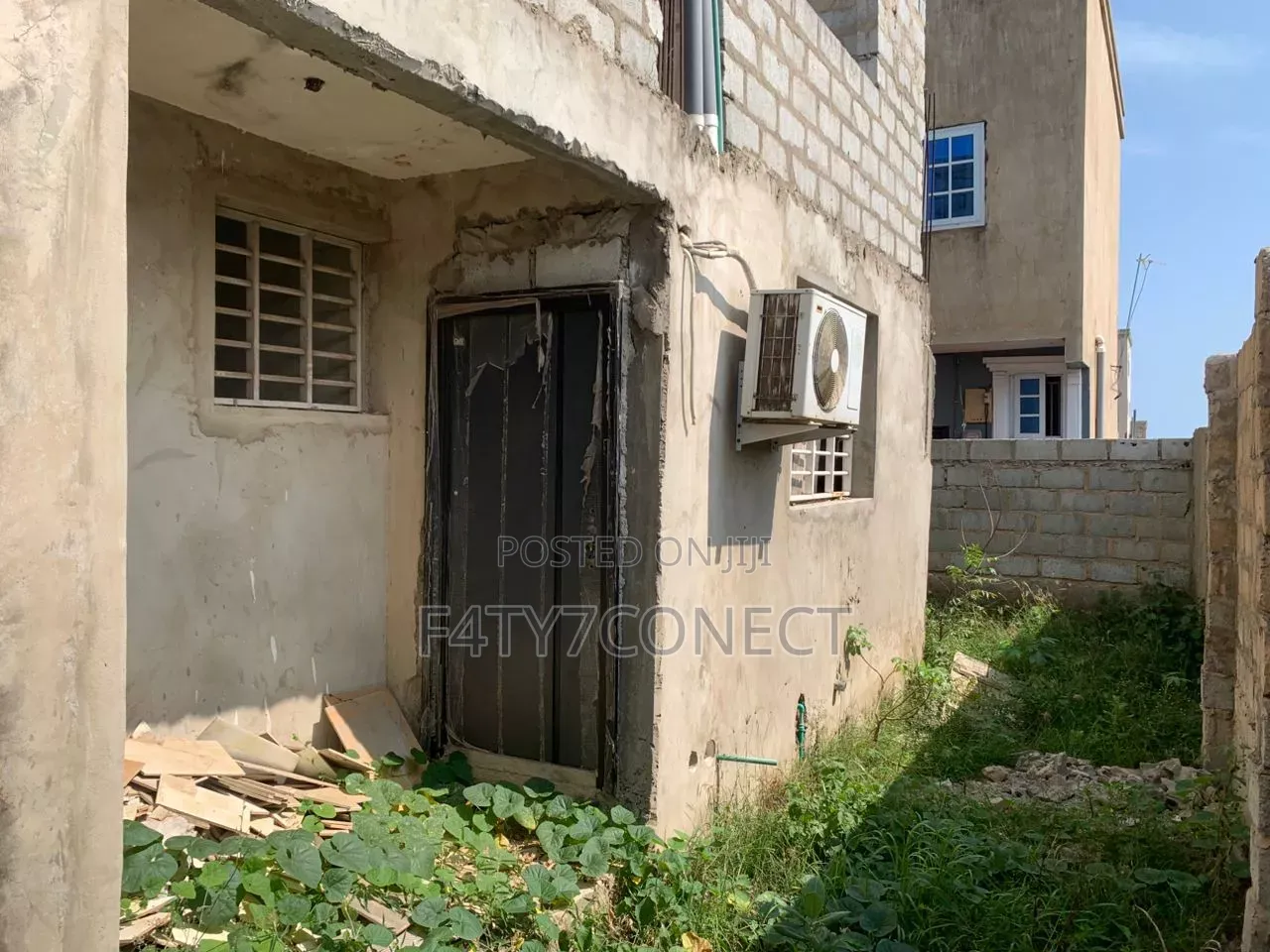 14bdrm Apartment in Klagon, Tema Metropolitan for sale
