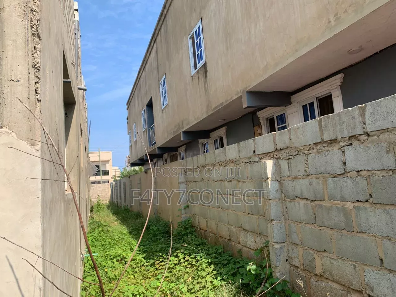 14bdrm Apartment in Klagon, Tema Metropolitan for sale