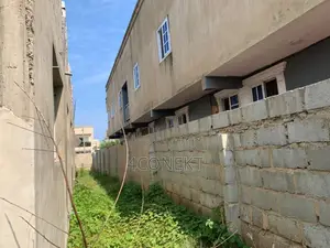 14bdrm Apartment in Klagon, Tema Metropolitan for sale