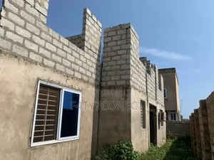 14bdrm Apartment in Klagon, Tema Metropolitan for sale