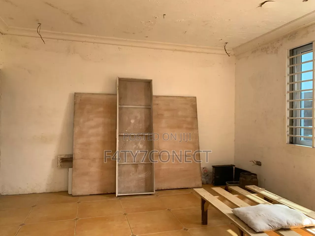 14bdrm Apartment in Klagon, Tema Metropolitan for sale