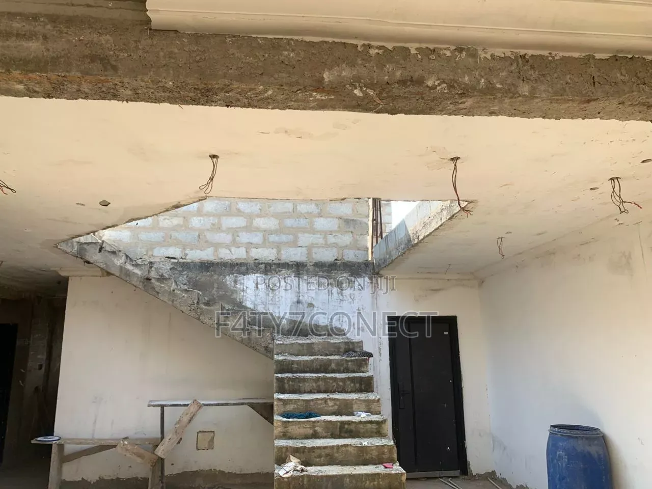 14bdrm Apartment in Klagon, Tema Metropolitan for sale