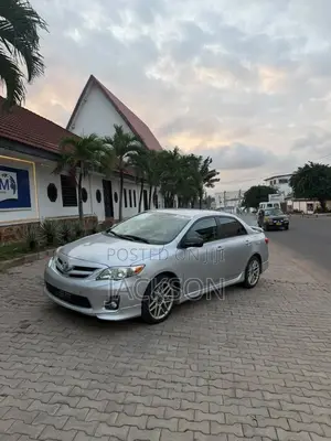 Toyota Corolla 2012 Silver