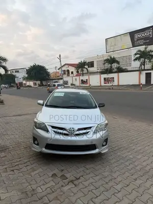 Toyota Corolla 2012 Silver