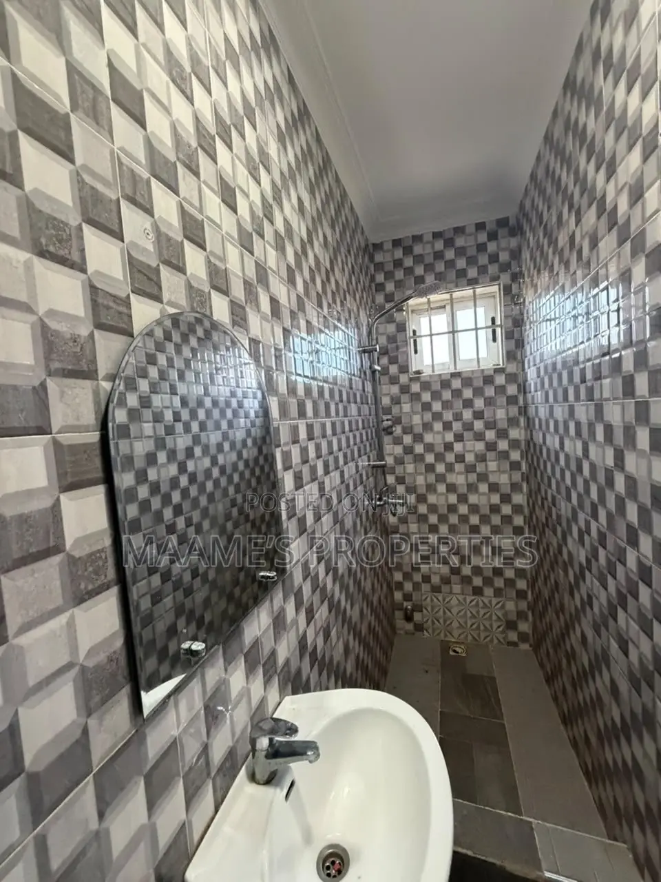 2bdrm Apartment in Madina for rent