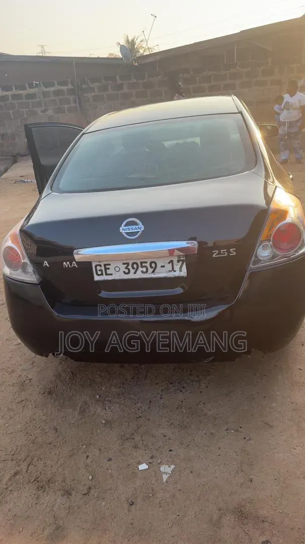 Nissan Altima 2012 Black