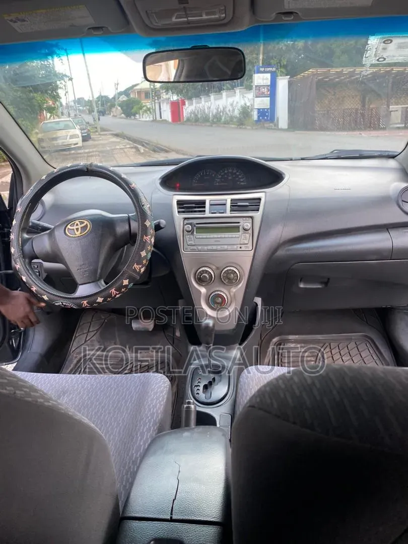 Toyota Yaris 2009 Gray