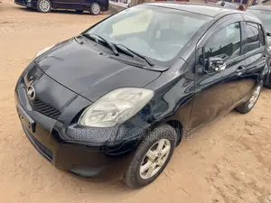 Toyota Vitz 1.3 AWD 5dr 2010 Black