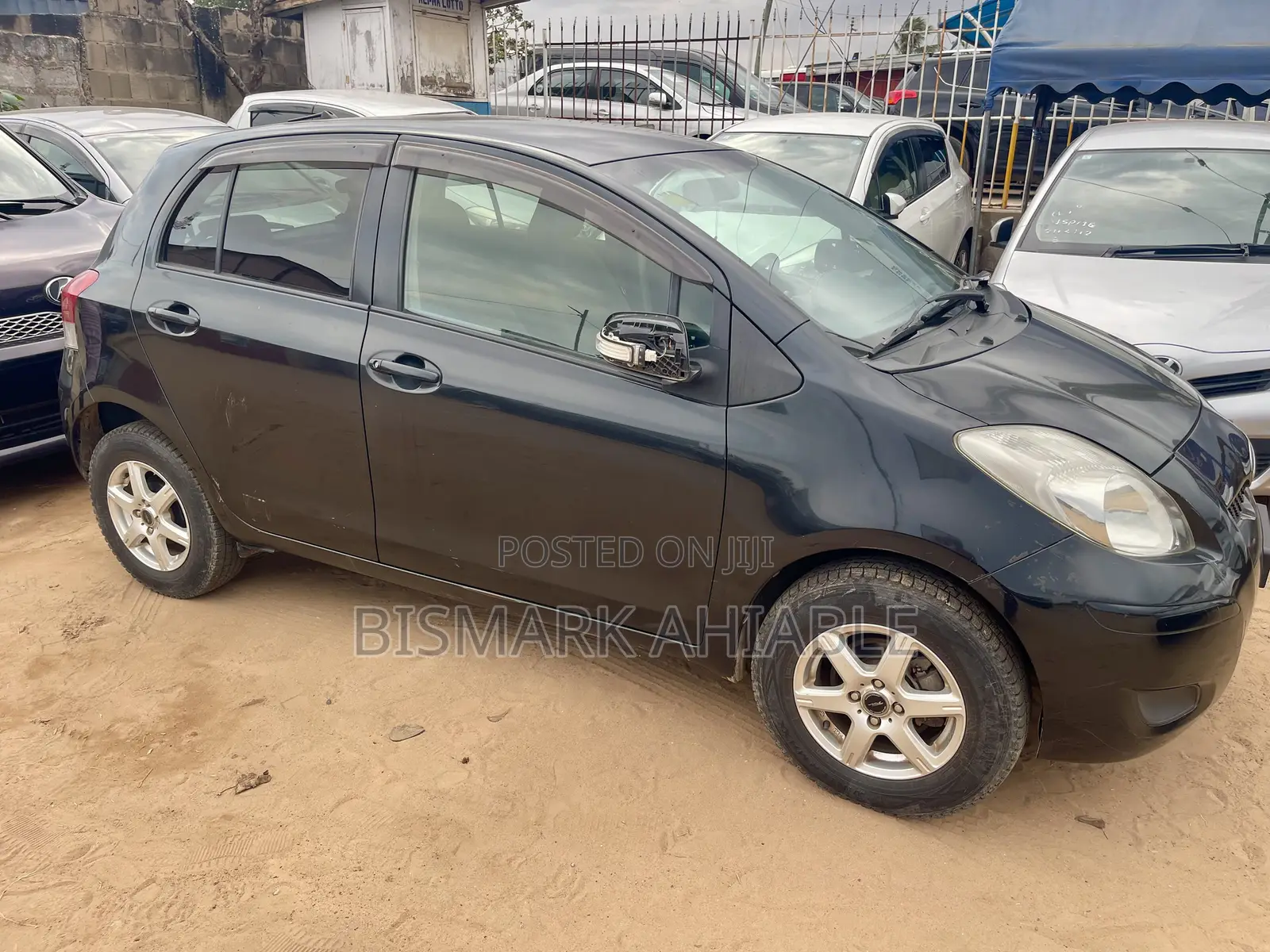 Toyota Vitz 1.3 AWD 5dr 2010 Black
