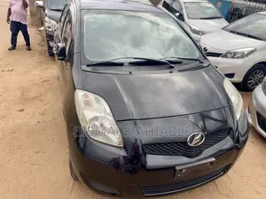 Toyota Vitz 1.3 AWD 5dr 2010 Black