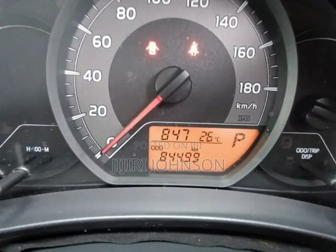 Toyota Vitz 2016 Silver