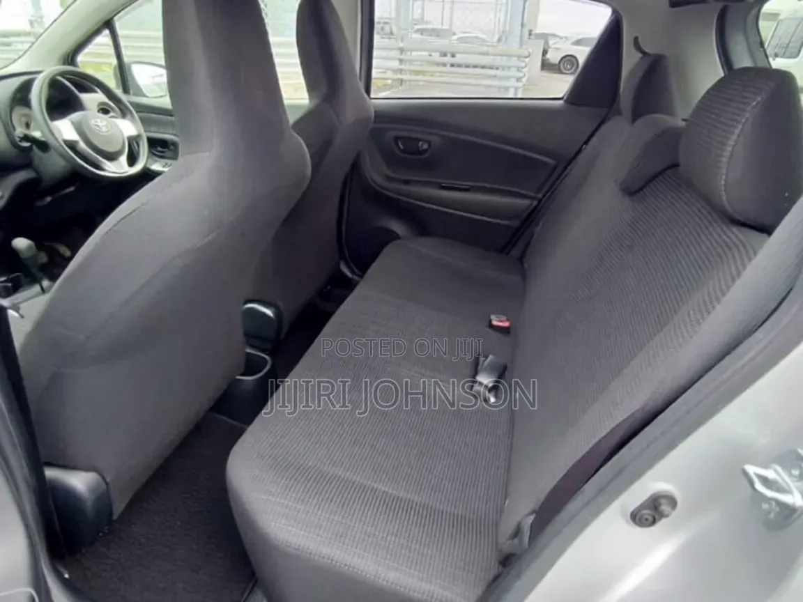 Toyota Vitz 2016 Silver