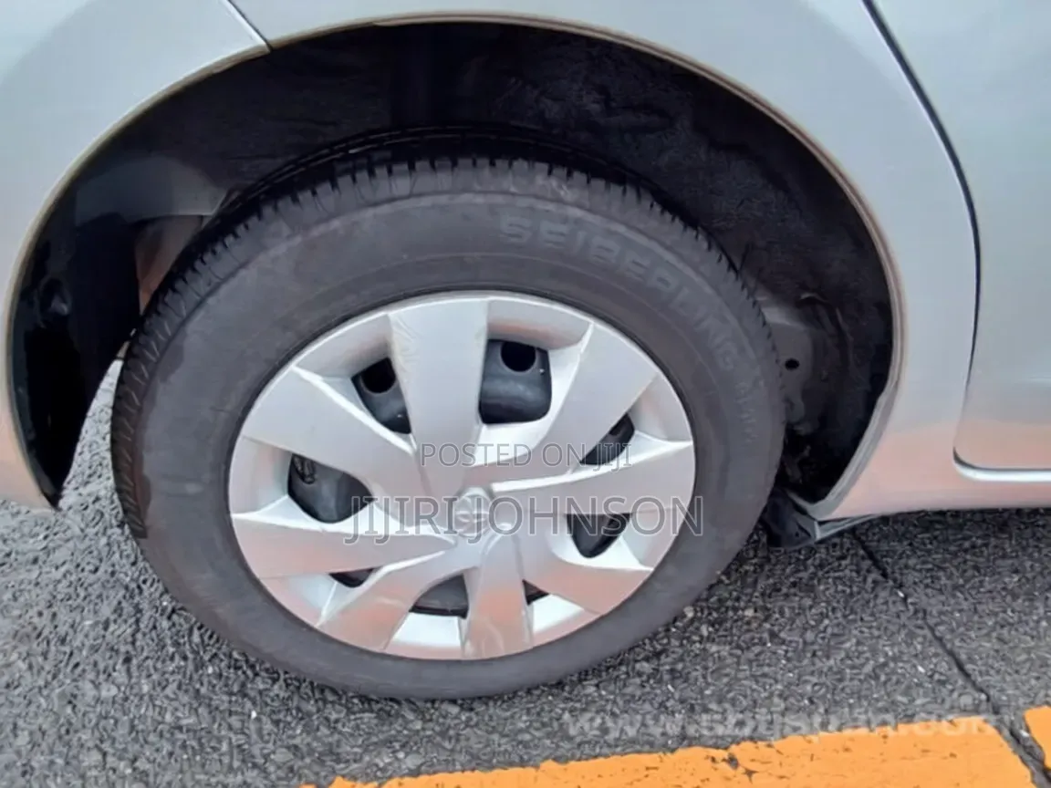Toyota Vitz 2016 Silver