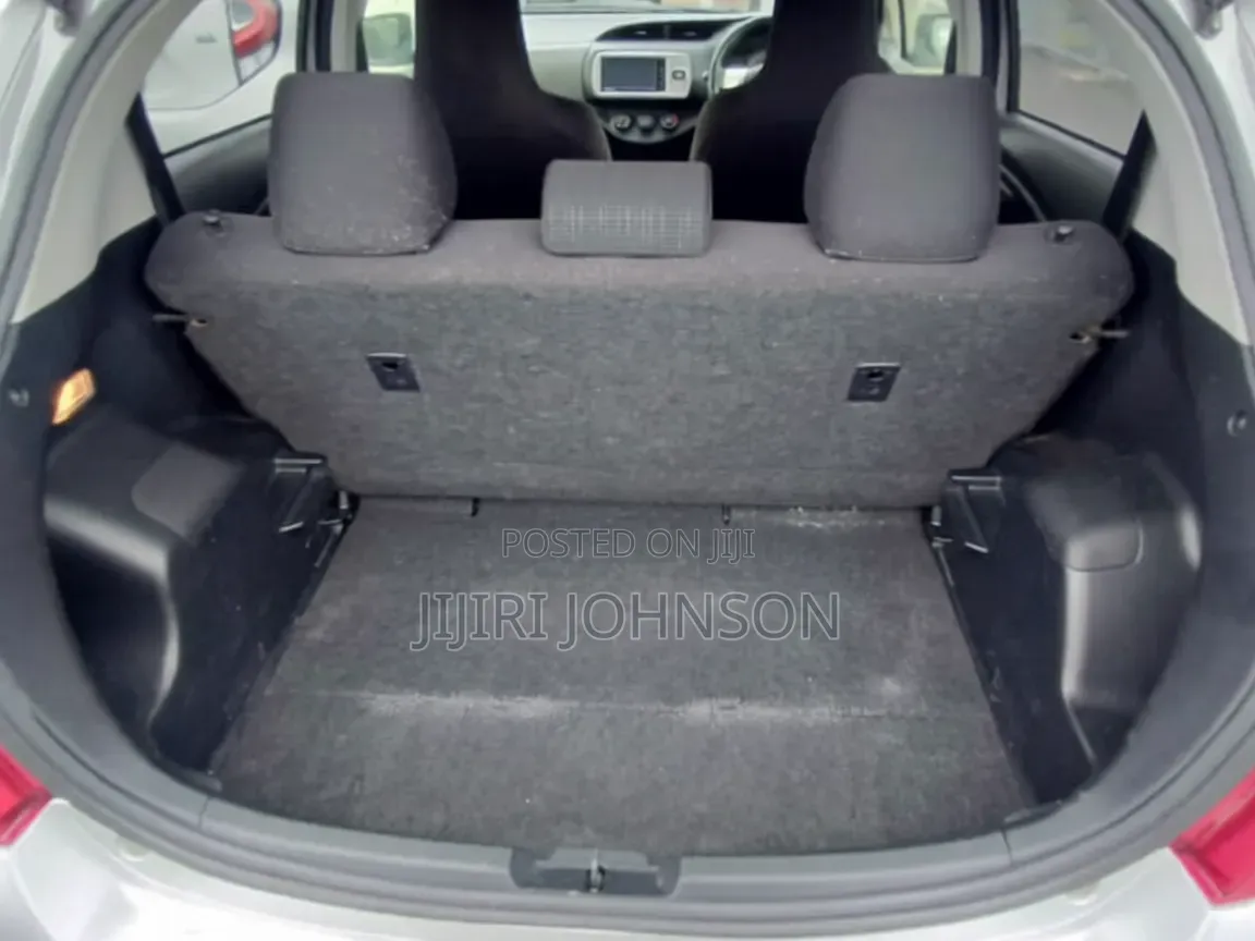 Toyota Vitz 2016 Silver