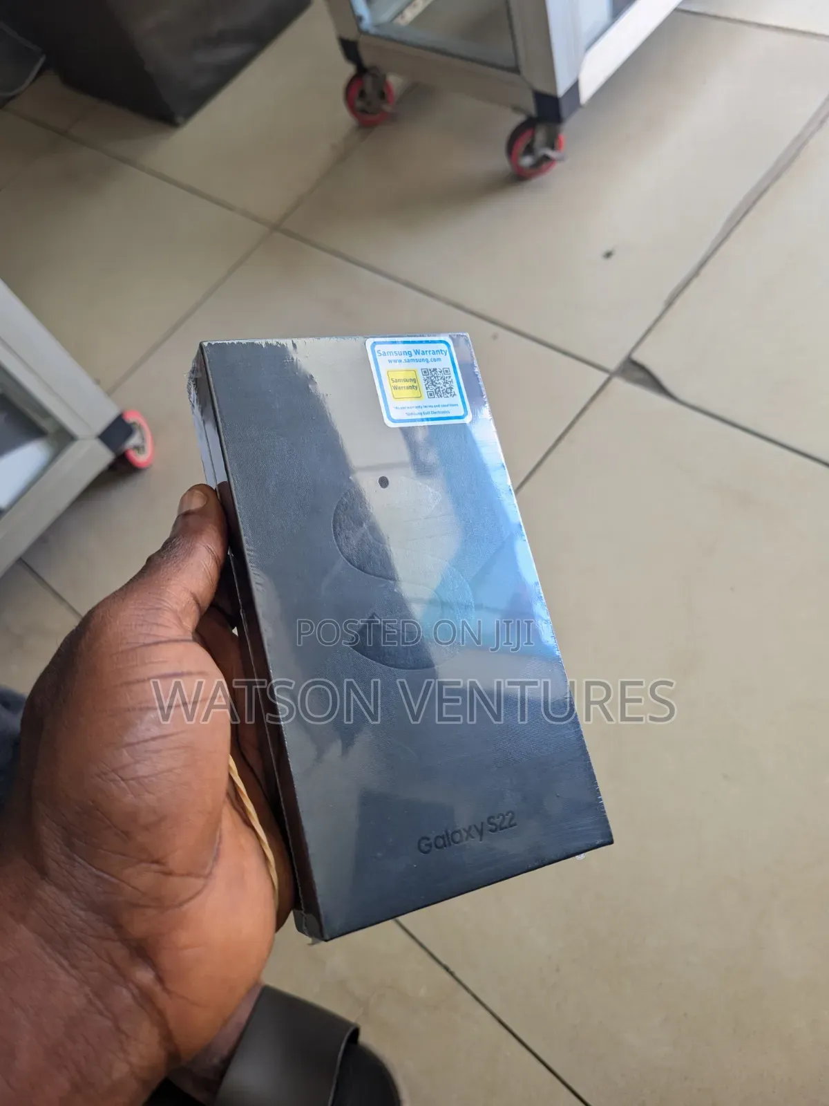 New Samsung Galaxy S22 5G 128 GB Gold