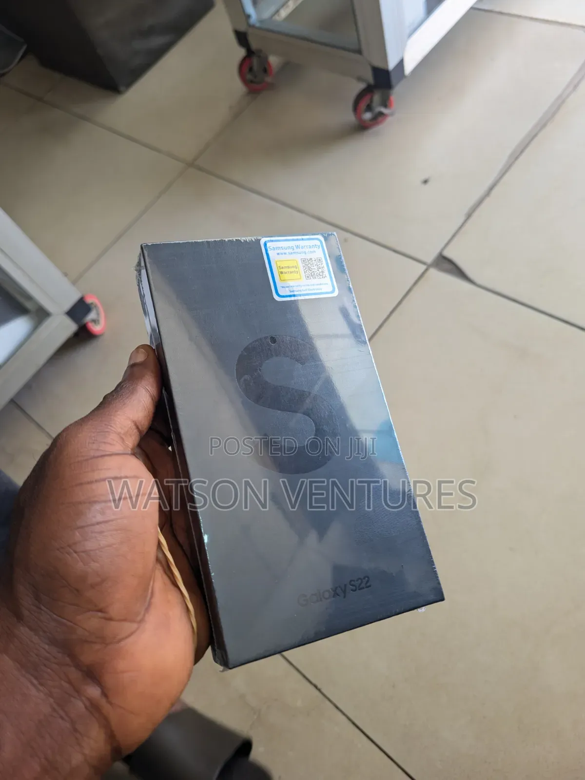 New Samsung Galaxy S22 5G 128 GB Gold