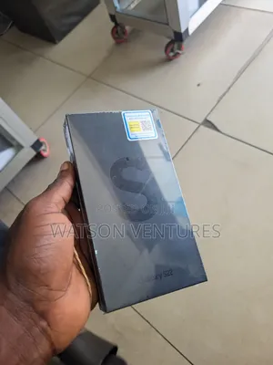 New Samsung Galaxy S22 5G 128 GB Gold