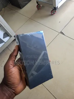 New Samsung Galaxy S22 5G 128 GB Gold