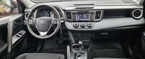 Toyota RAV4 LE 4dr SUV (2.5L 4cyl 6A) 2018 Red