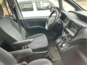 Toyota Voxy V 2WD 8-Seater 2014 Silver