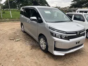 Toyota Voxy V 2WD 8-Seater 2014 Silver