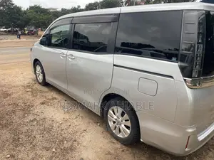Toyota Voxy V 2WD 8-Seater 2014 Silver
