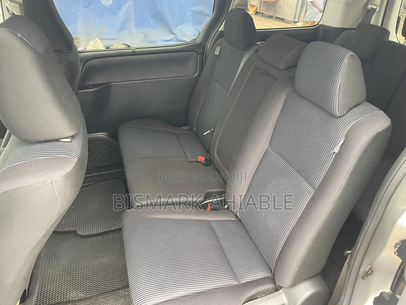 Toyota Voxy V 2WD 8-Seater 2014 Silver