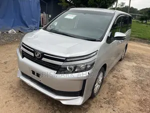 Toyota Voxy V 2WD 8-Seater 2014 Silver