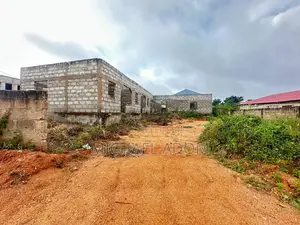 7bdrm Apartment in Amasaman for sale