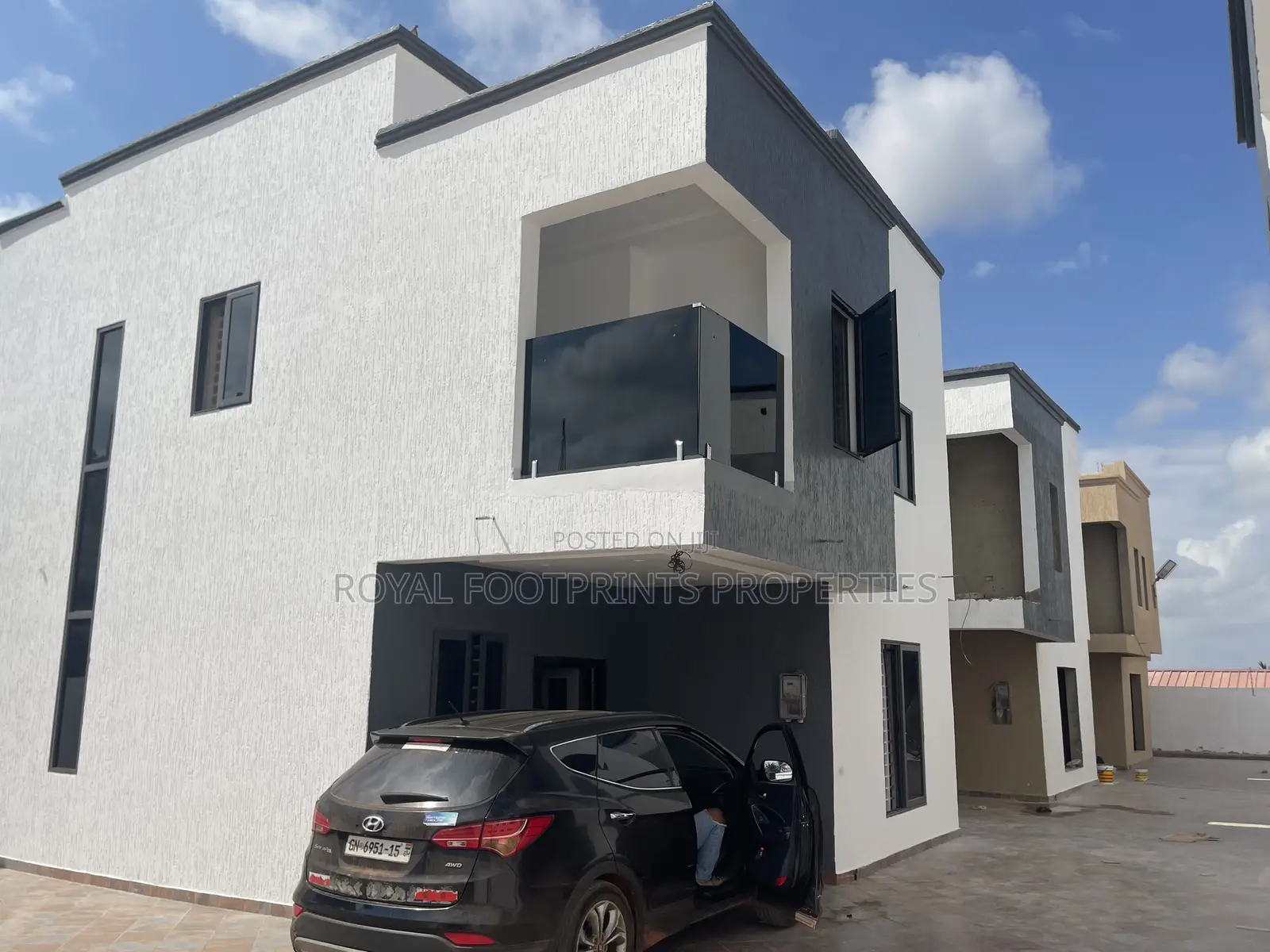 3bdrm Townhouse/Terrace in Royals Footprints, Ashaley Botwe for sale