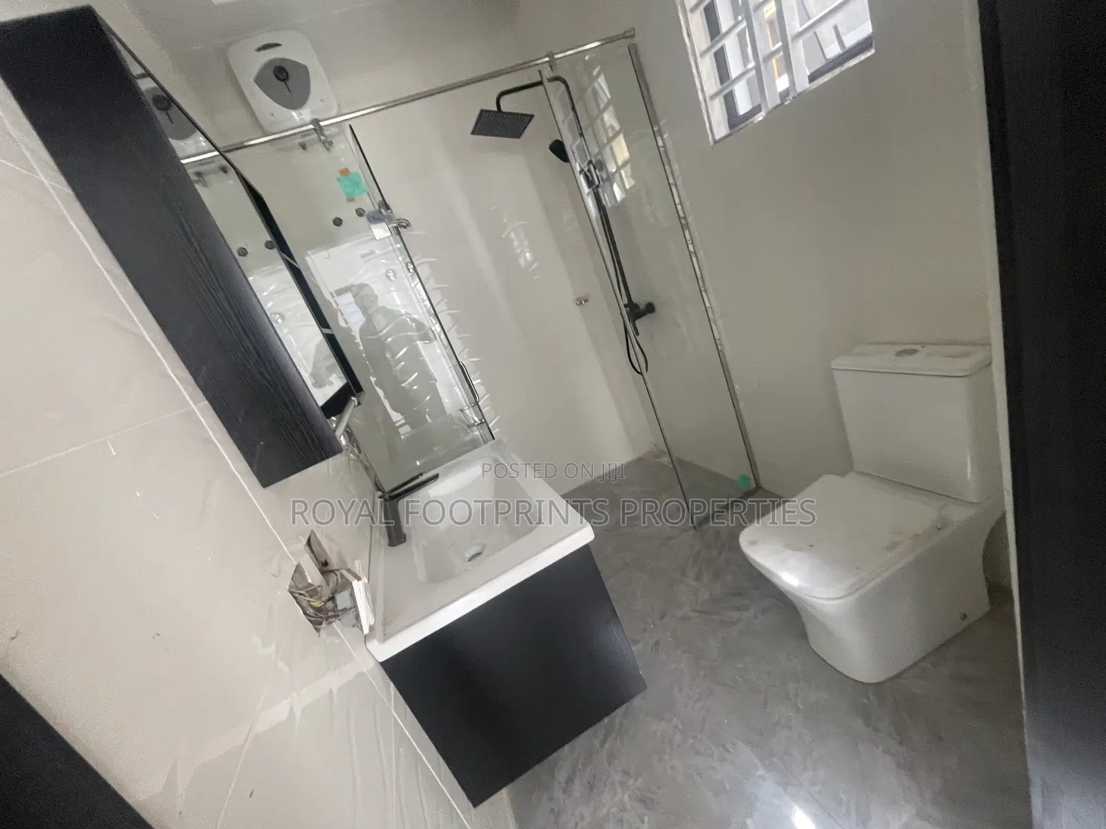 3bdrm Townhouse/Terrace in Royals Footprints, Ashaley Botwe for sale