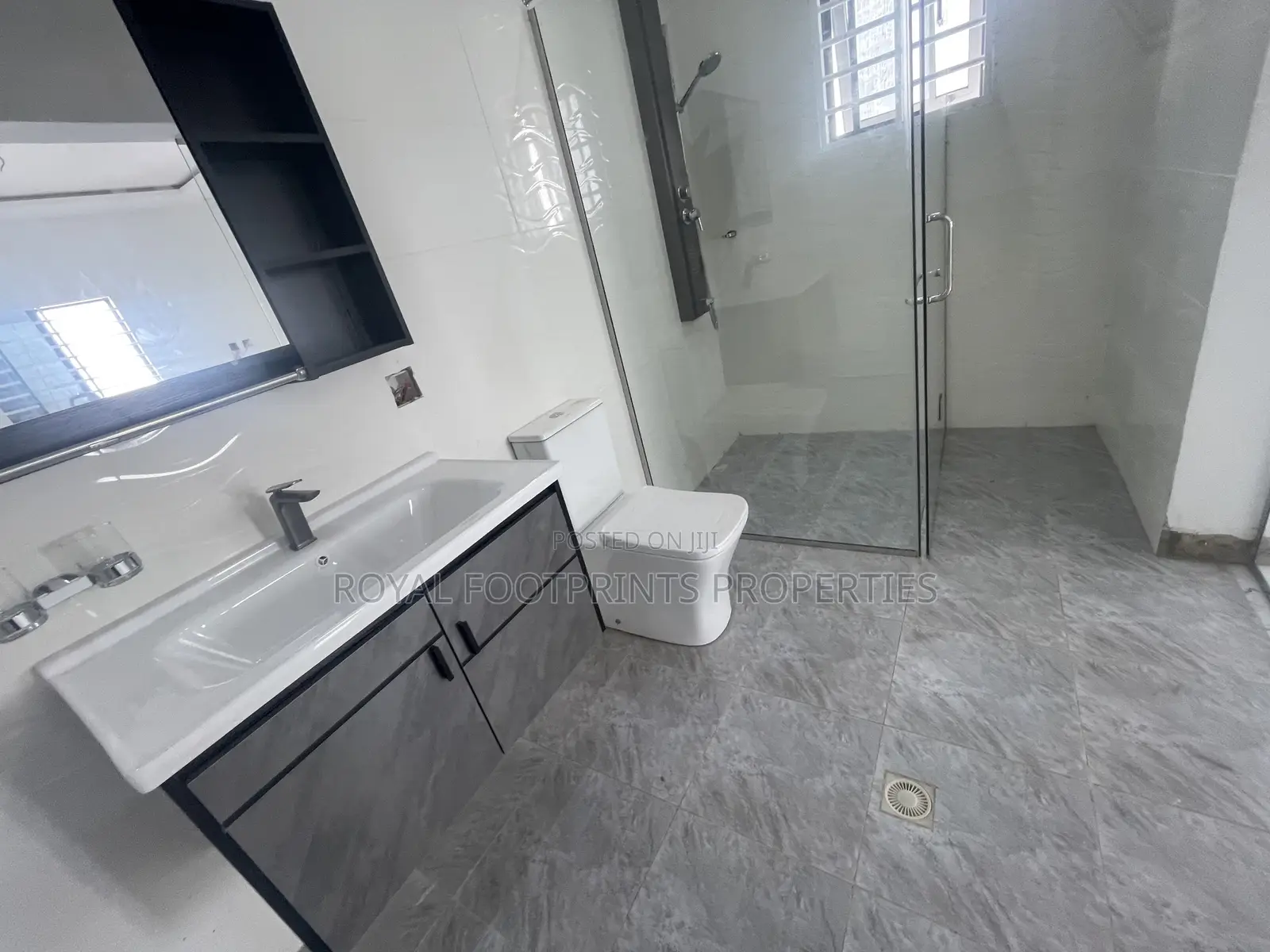 3bdrm Townhouse/Terrace in Royals Footprints, Ashaley Botwe for sale