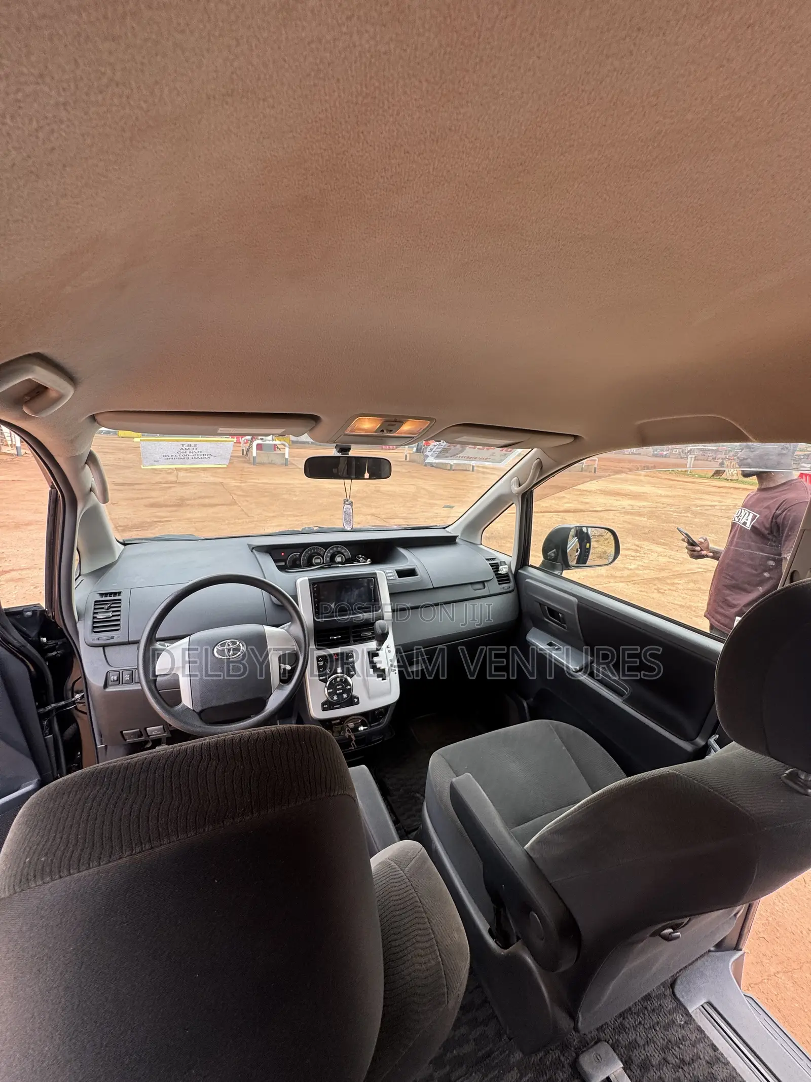 Toyota Voxy V 4WD 7-Seater 2010 Black