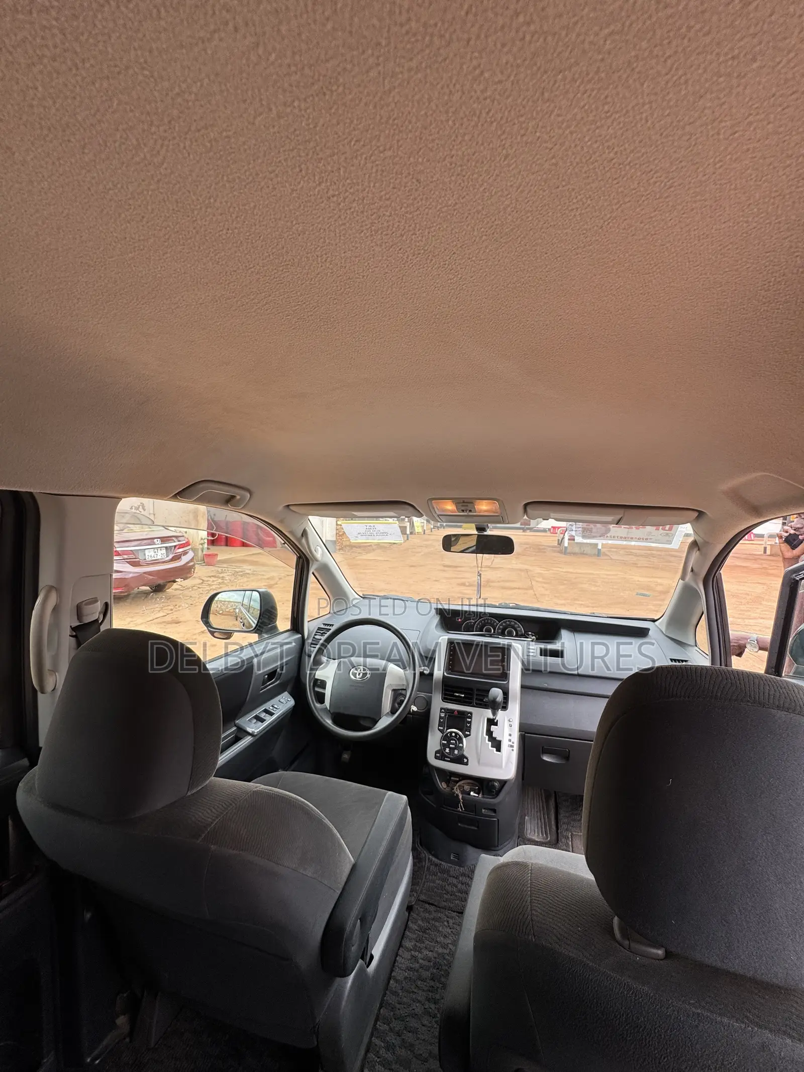 Toyota Voxy V 4WD 7-Seater 2010 Black