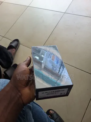 New Samsung Galaxy S10e 128 GB Blue