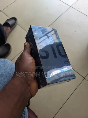 New Samsung Galaxy S10e 128 GB Blue